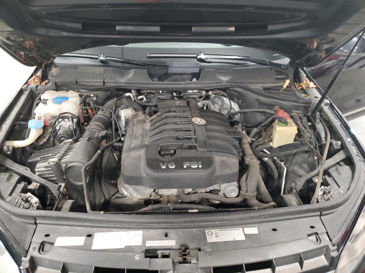 2013 Volkswagen Touareg V6 VIN: WVGDF9BP7DD000957 Lot: 62261895