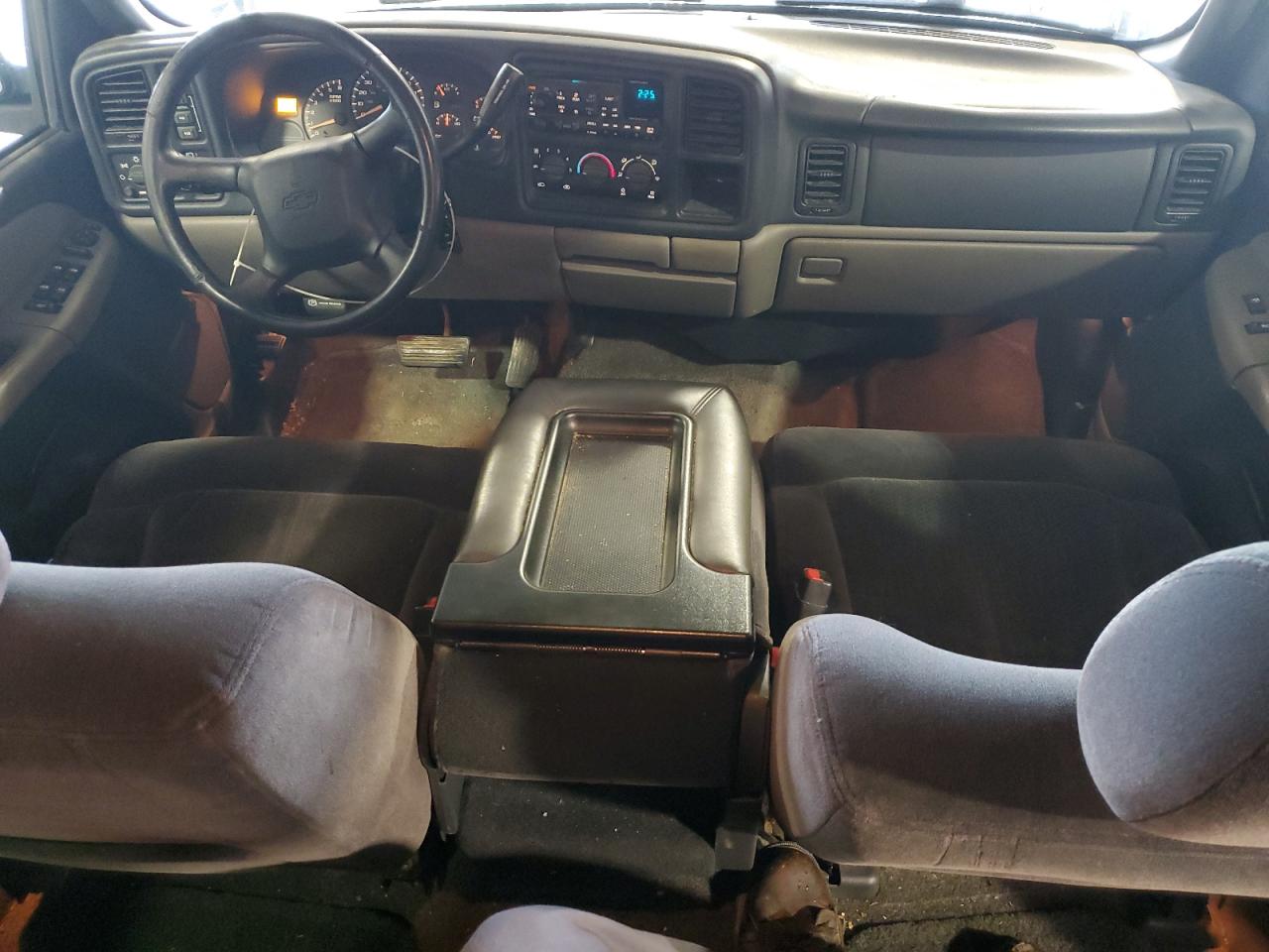 2002 Chevrolet Suburban K1500 VIN: 1GNFK16ZX2J208133 Lot: 62139405