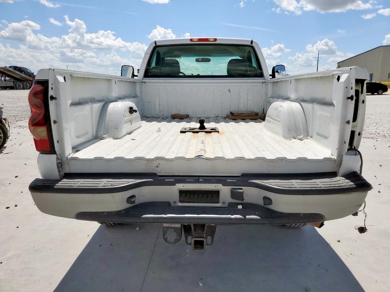 2005 Chevrolet Silverado C2500 Heavy Duty VIN: 1GCHC24U55E302770 Lot: 63054315