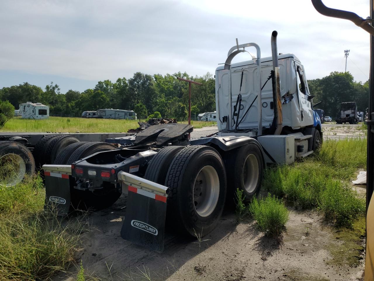 FREIGHTLINER ALL OTHER 2023 VIN 3AKJHTDV8PSUL9490 photo 4
