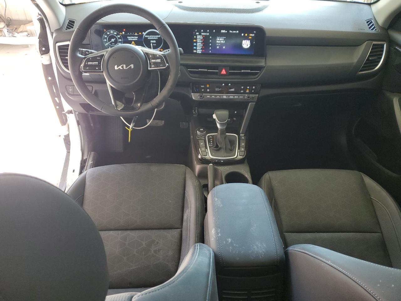KIA SELTOS 2024 VIN KNDERCAAXR7633484 zdjęcie 8