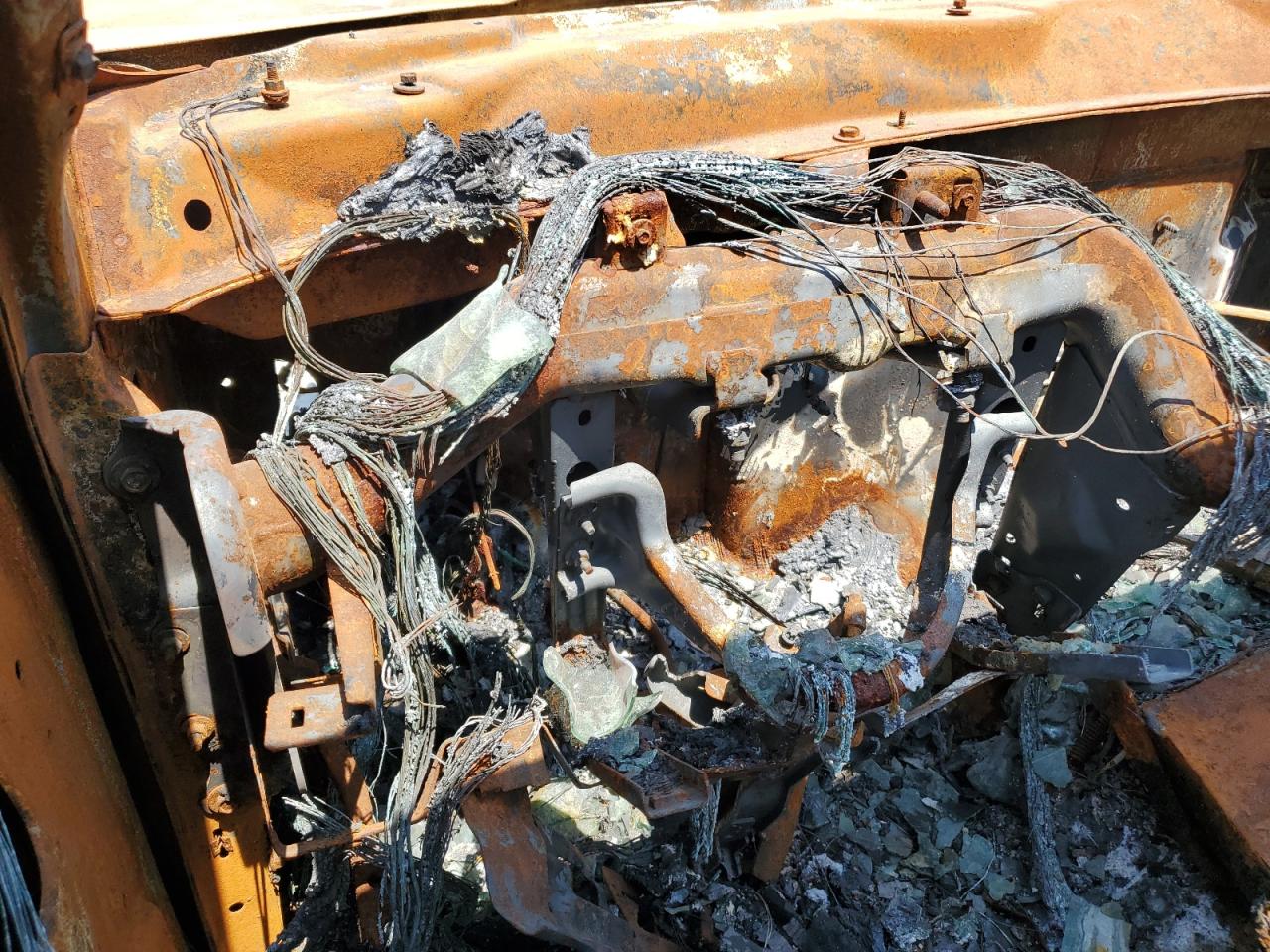 2013 GMC Yukon Xl Denali VIN: 1GKS2MEF7DR267584 Lot: 84202135