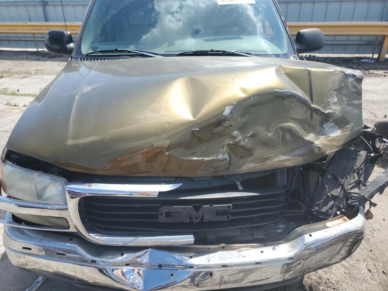 2001 GMC Yukon VIN: 1GKEK13T21R172446 Lot: 61852575