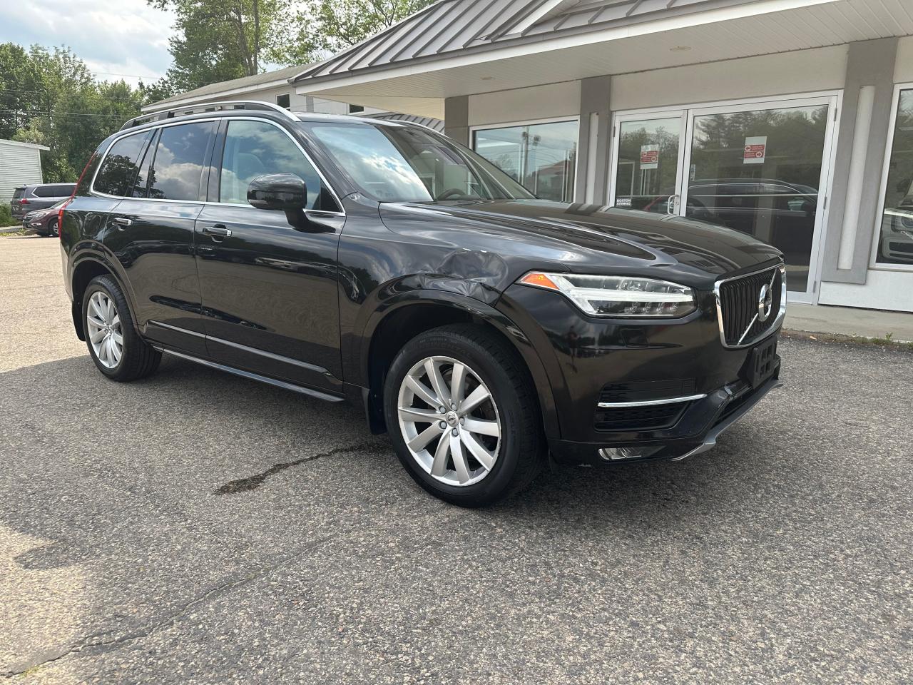 2016 Volvo Xc90 T6 продається в North Billerica, MA - Minor Dent/Scratches