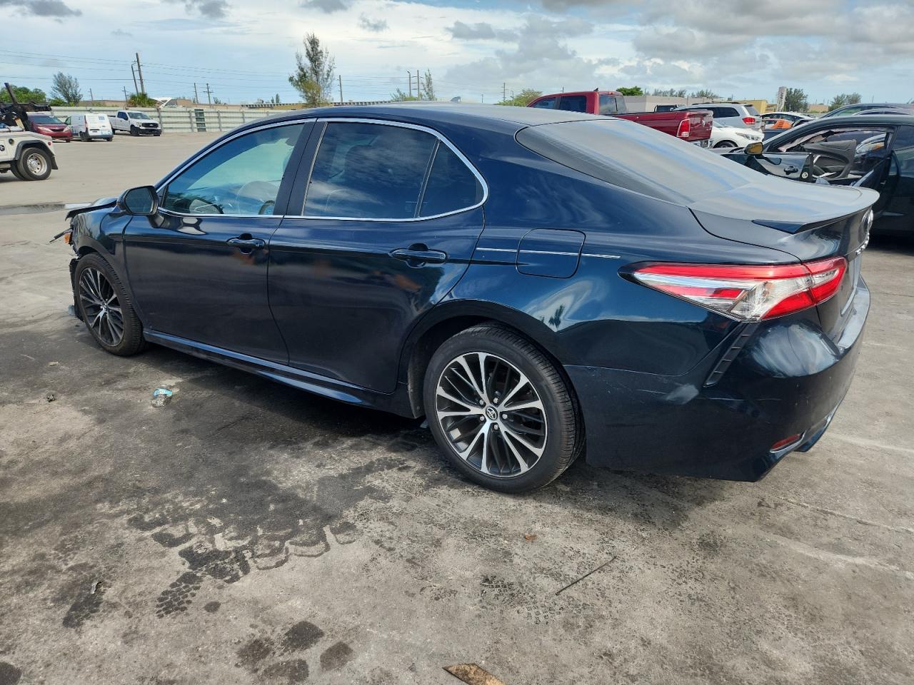 TOYOTA CAMRY 2018 VIN 4T1B11HK9JU666491 zdjęcie 2
