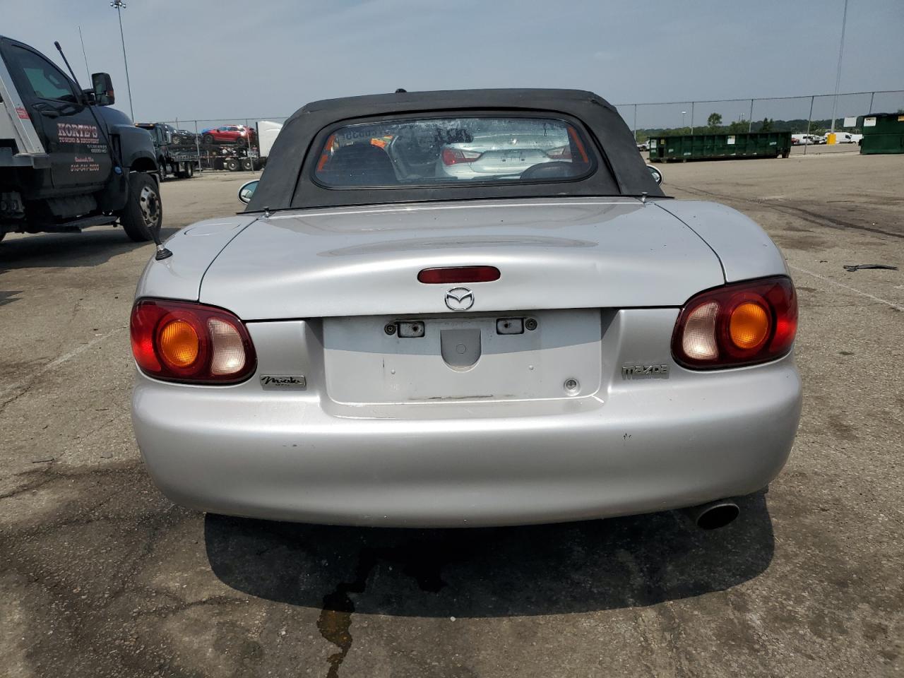 2000 Mazda Mx-5 Miata Base VIN: JM1NB3538Y0142306 Lot: 60708835
