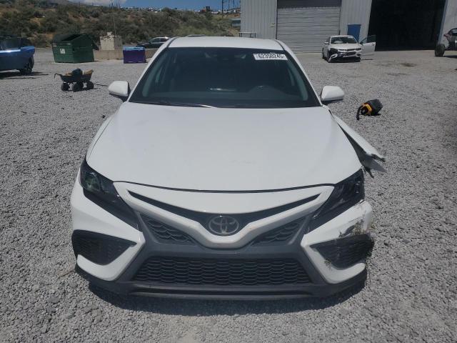  TOYOTA CAMRY 2022 Белы