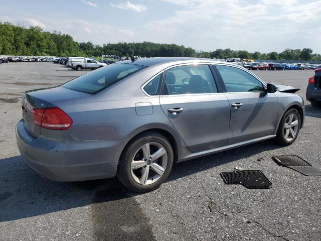 Sedans VOLKSWAGEN PASSAT 2012 Silver