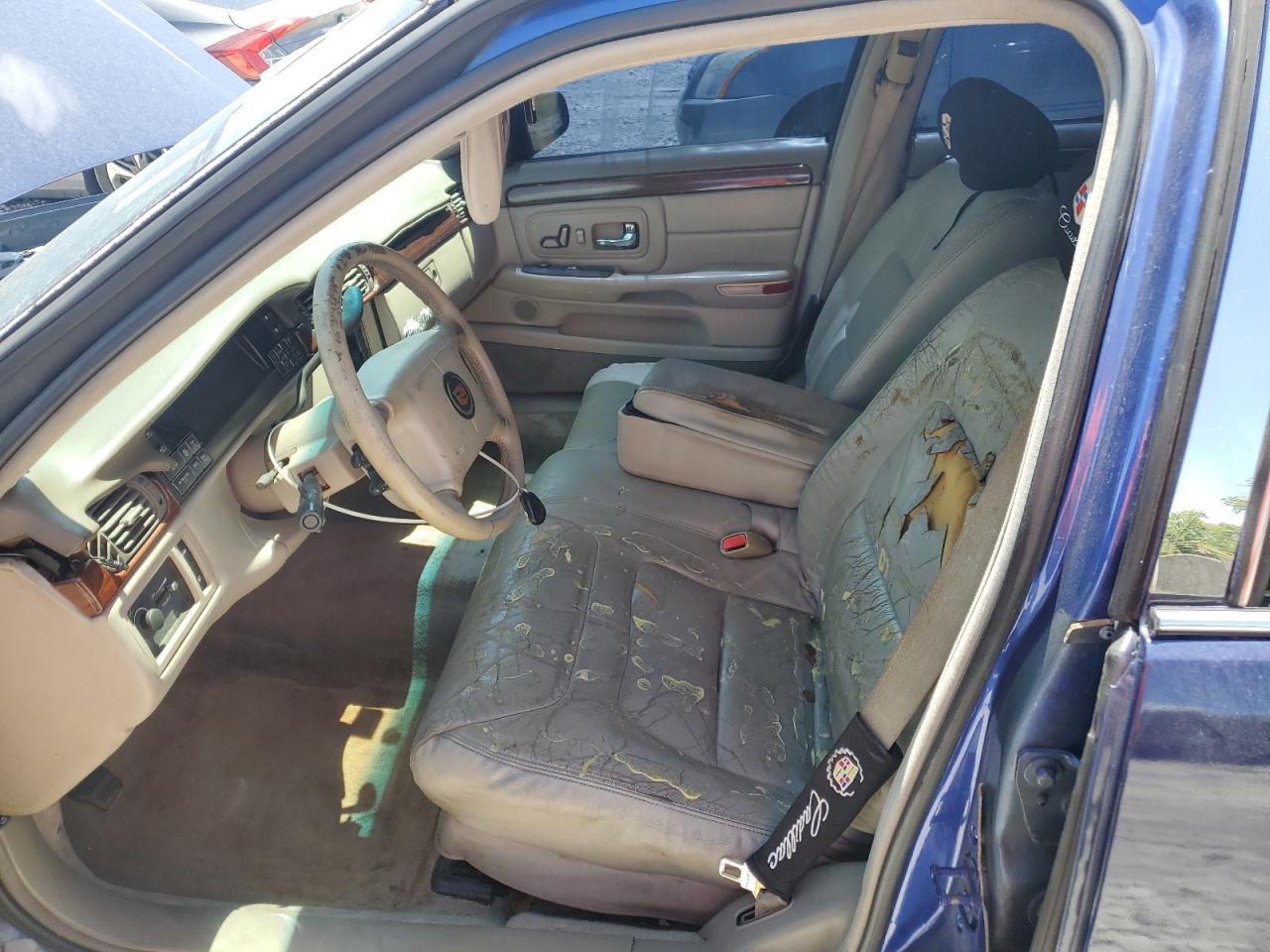 1999 Cadillac Deville VIN: 1G6KD54Y7XU786704 Lot: 61730015