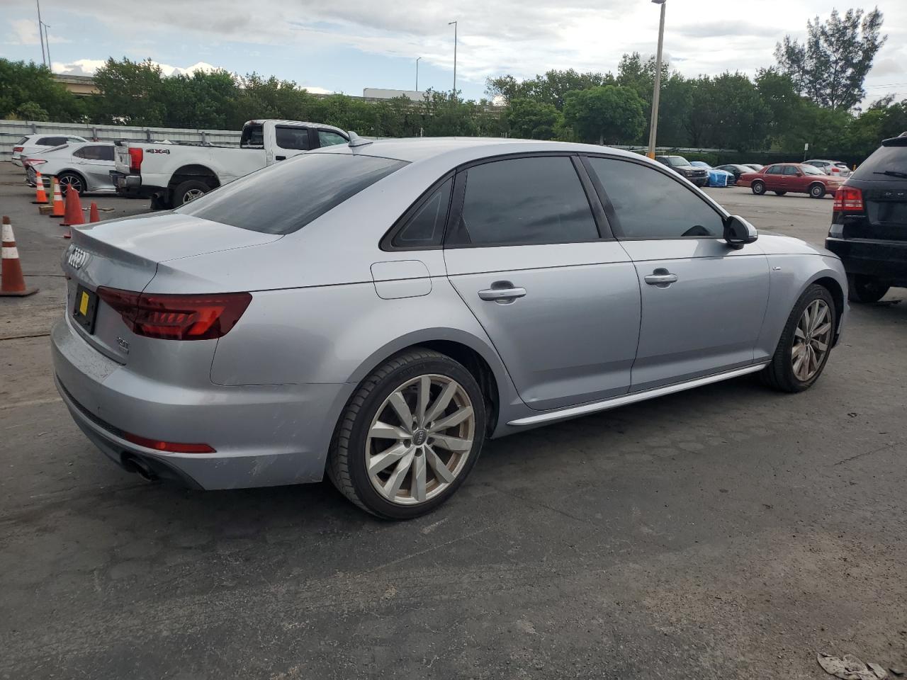 AUDI A4 2018 VIN WAUKMAF45JA084922 zdjęcie 3