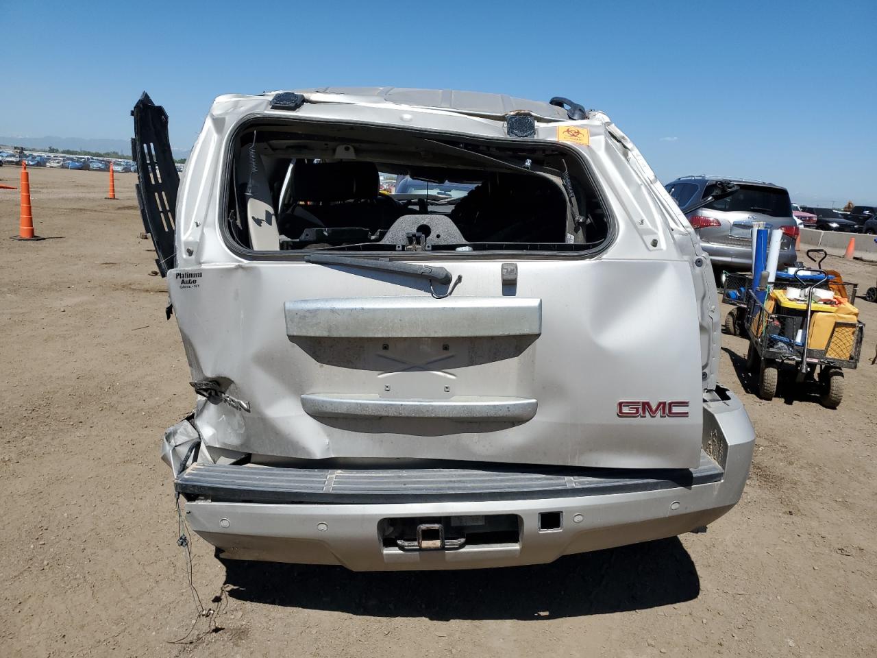 2008 GMC Yukon VIN: 1GKFK13078R102896 Lot: 61030385