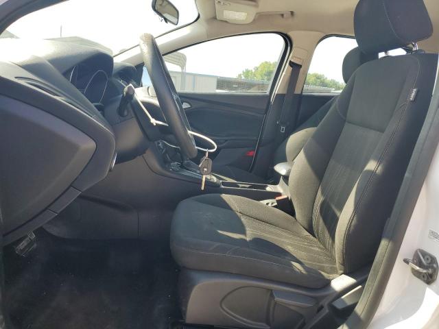 Sedans FORD FOCUS 2015 White