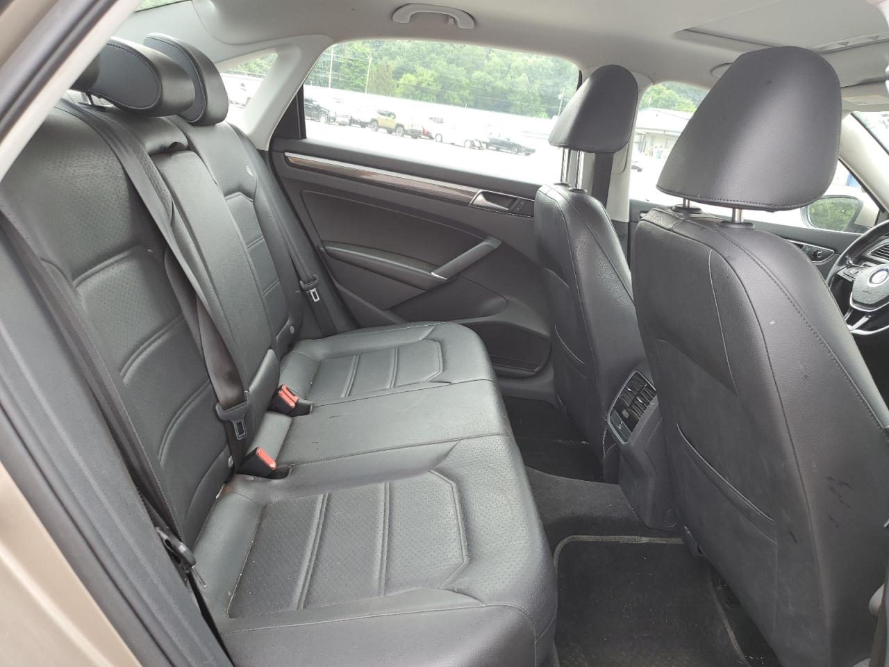 VOLKSWAGEN PASSAT 2016 VIN 1VWBT7A33GC021514 zdjęcie 10