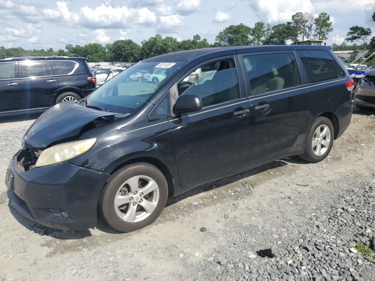 2011 Toyota Sienna for Sale in Byron, GA - Front End