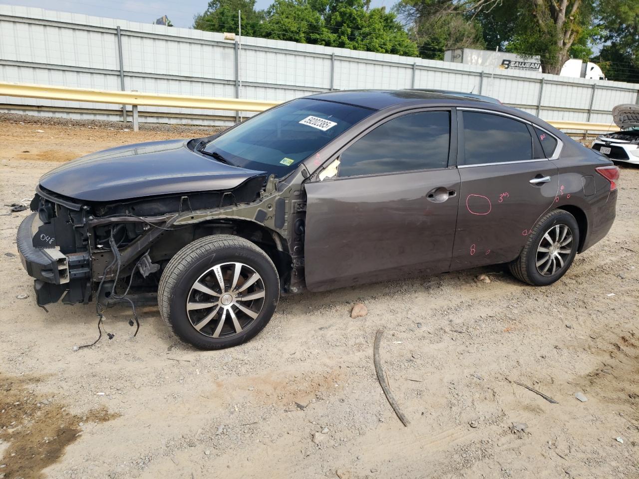 2013 Nissan Altima 2.5 zu verkaufen in Chatham, VA - Front End