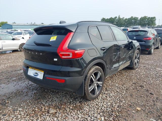 2021 VOLVO XC40 R-DESIGN T4 RECHARGE 