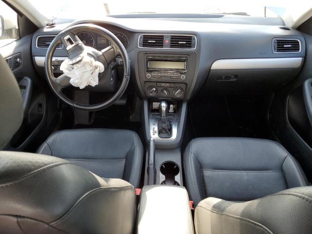 Sedans VOLKSWAGEN JETTA 2013 Srebrny