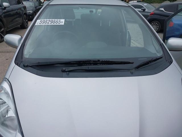 2013 HONDA JAZZ ES +
