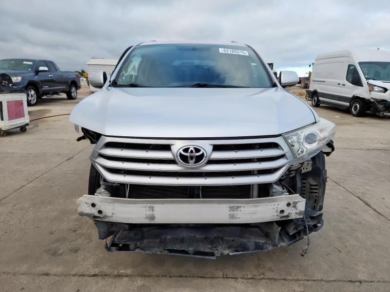  TOYOTA HIGHLANDER 2013 Srebrny