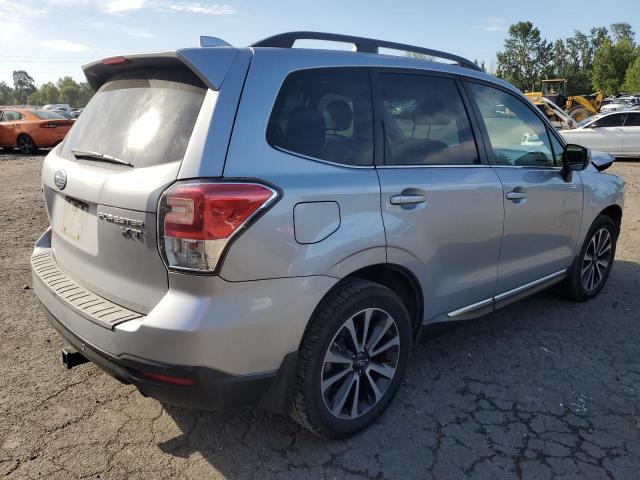  SUBARU FORESTER 2018 Серебристый