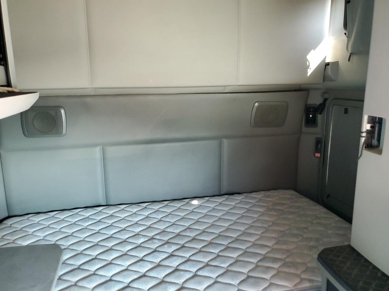 KENWORTH All Models 2016 VIN 1XKYDP9X2GJ496301 фото 6