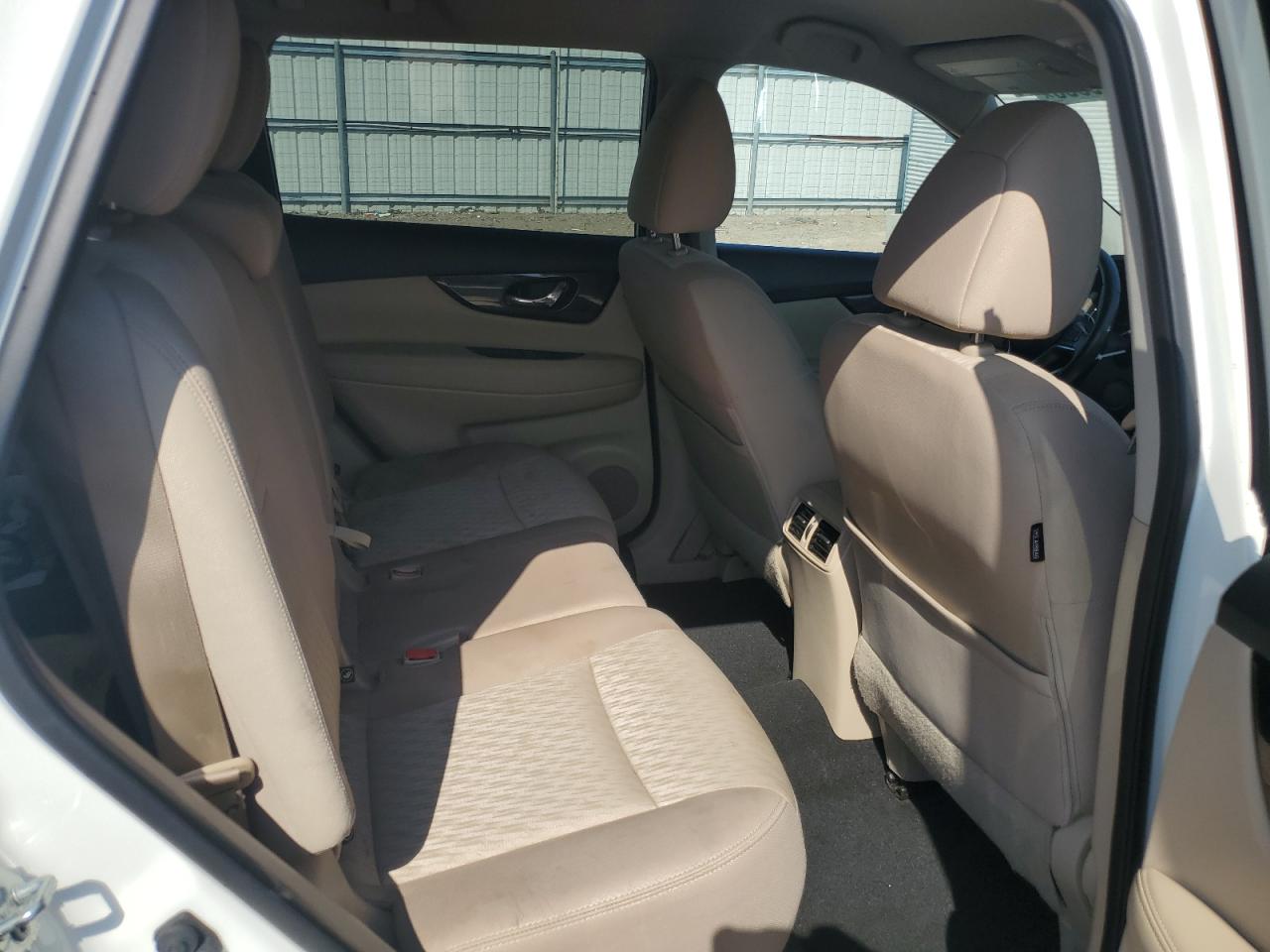 KNMAT2MV7JP567411 NISSAN ROGUE 2018