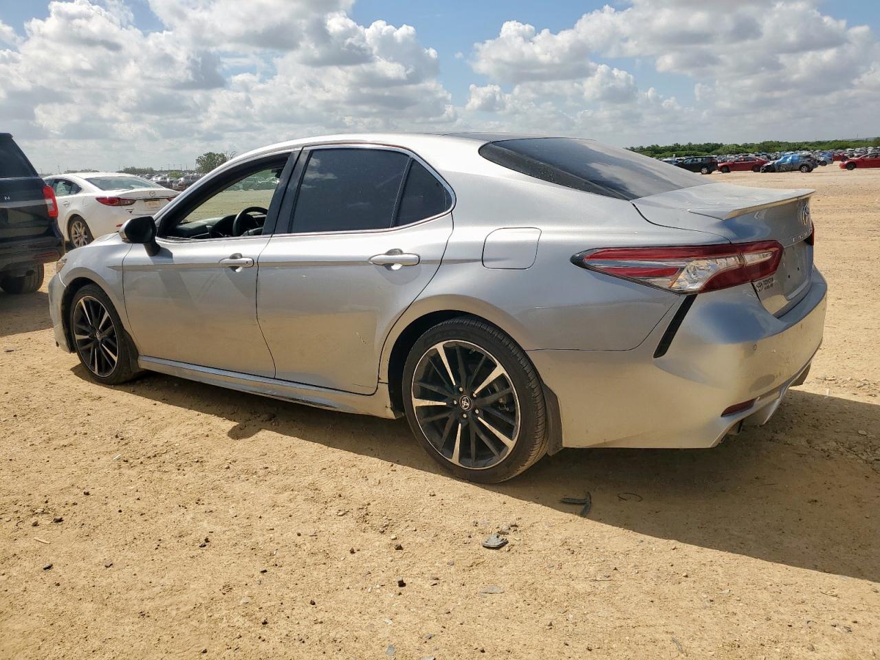 TOYOTA CAMRY 2018 VIN 4T1B61HK8JU065994 photo 2