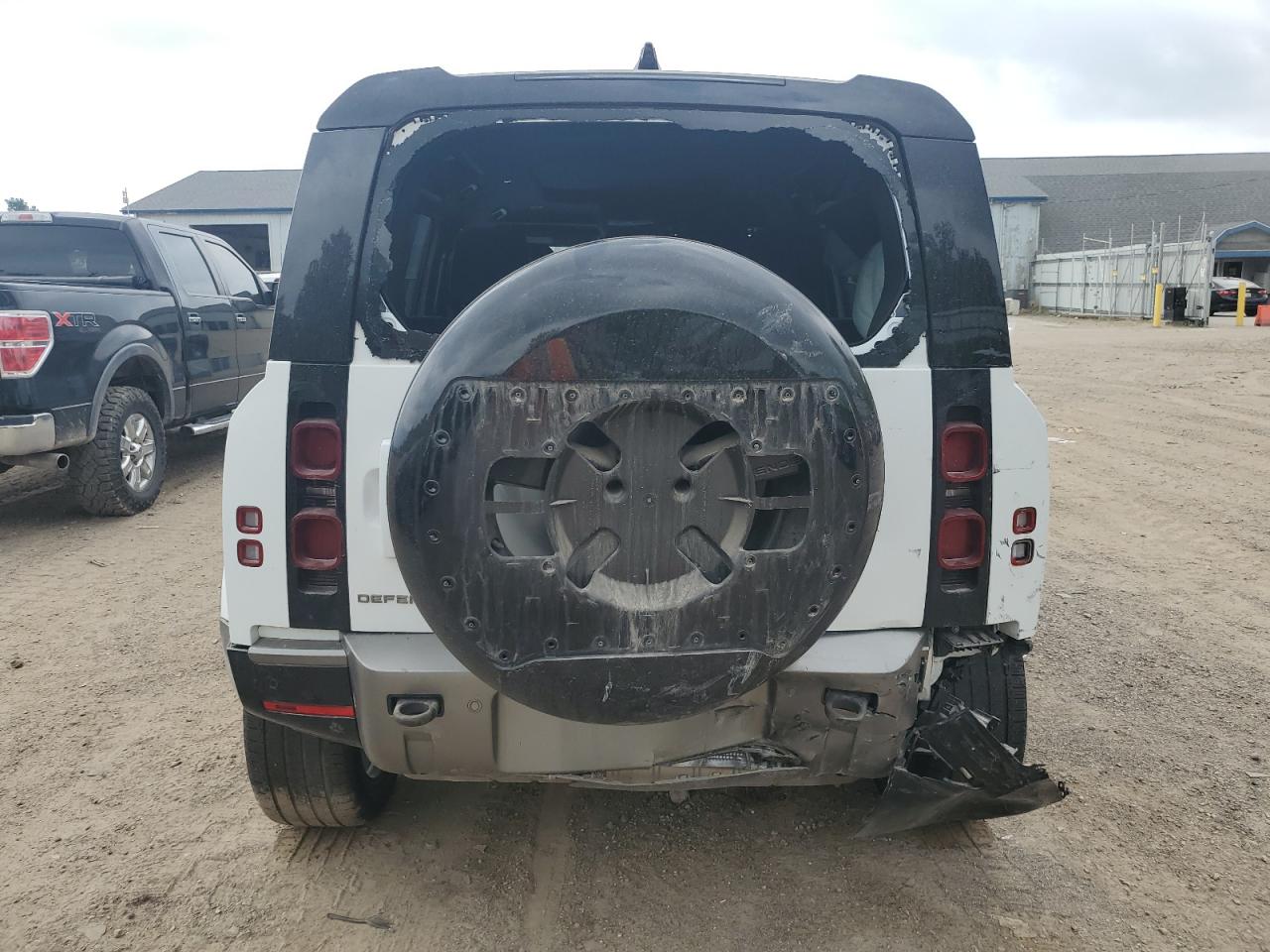 2024 Land Rover Defender 110 X-Dynamic Se VIN: SALE2EEU1R2253590 Lot: 62313695