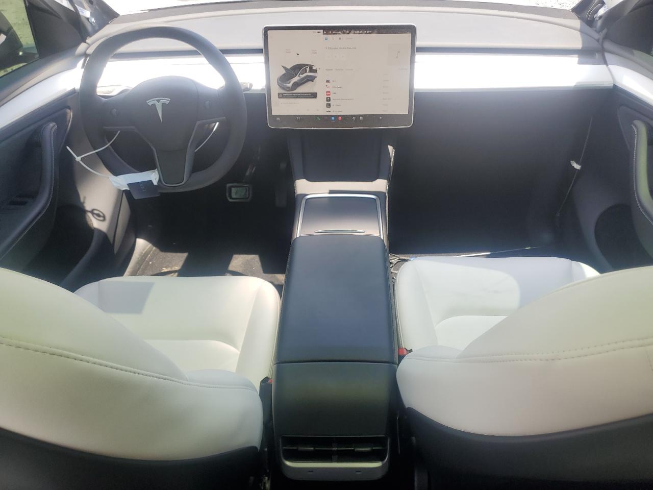 2024 Tesla Model Y VIN: 7SAYGDEE4RA332726 Lot: 61757135