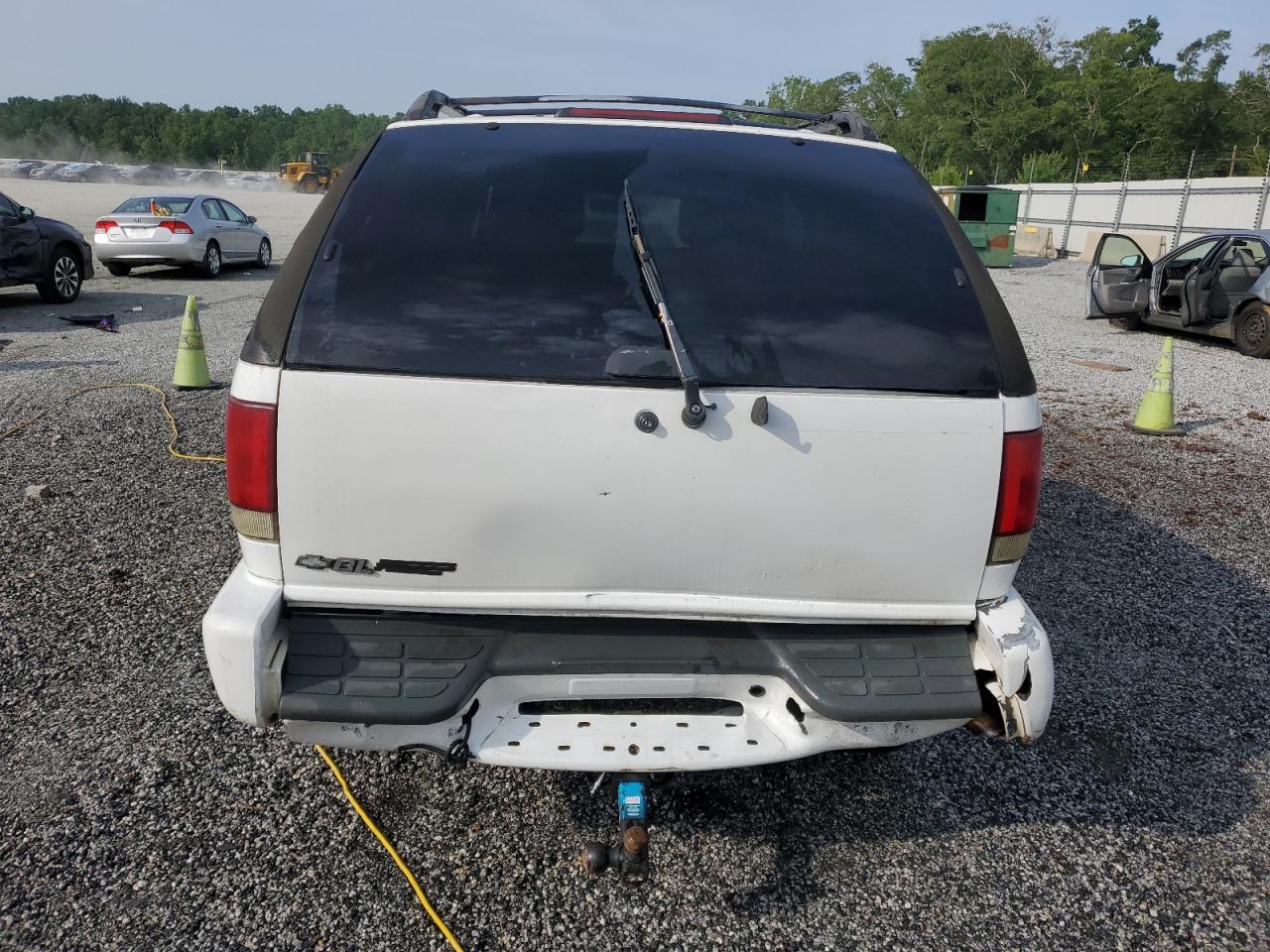 2000 Chevrolet Blazer VIN: 1GNCT18W7YK250829 Lot: 60228025