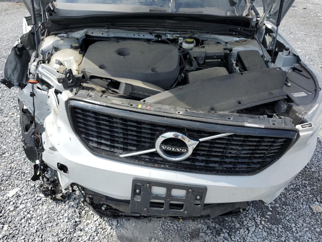 2021 Volvo Xc40 T5 R-Design VIN: YV4162UM6M2467202 Lot: 62382365