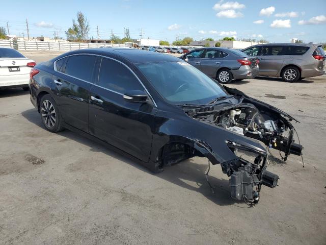 Sedans NISSAN ALTIMA 2016 Czarny