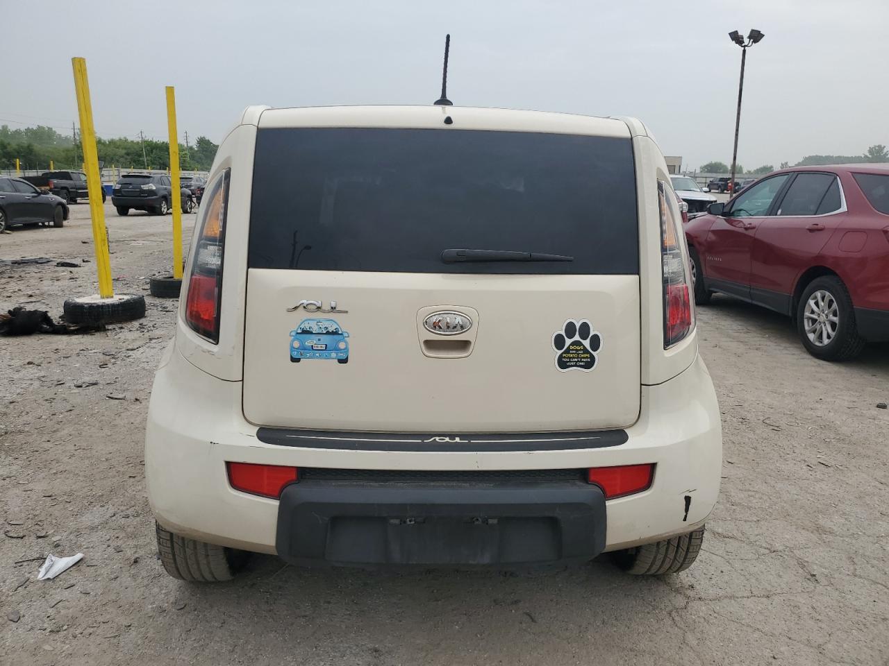2011 Kia Soul + VIN: KNDJT2A21B7717783 Lot: 60940965
