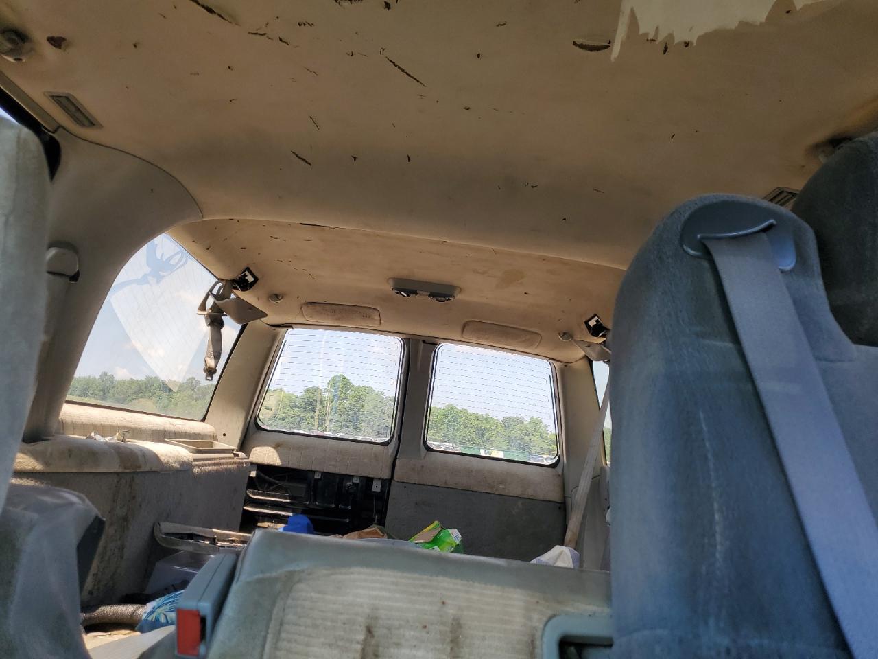 1993 GMC Suburban K1500 VIN: 1GKFK16K3PJ739522 Lot: 61732115