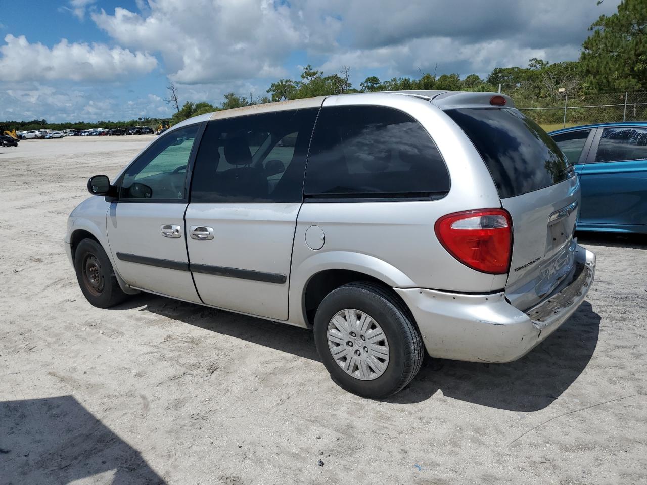 CHRYSLER MINIVAN 2006 VIN 1A4GP45R46B739890 photo 2