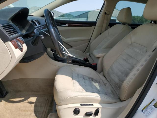 Седани VOLKSWAGEN PASSAT 2013 Білий