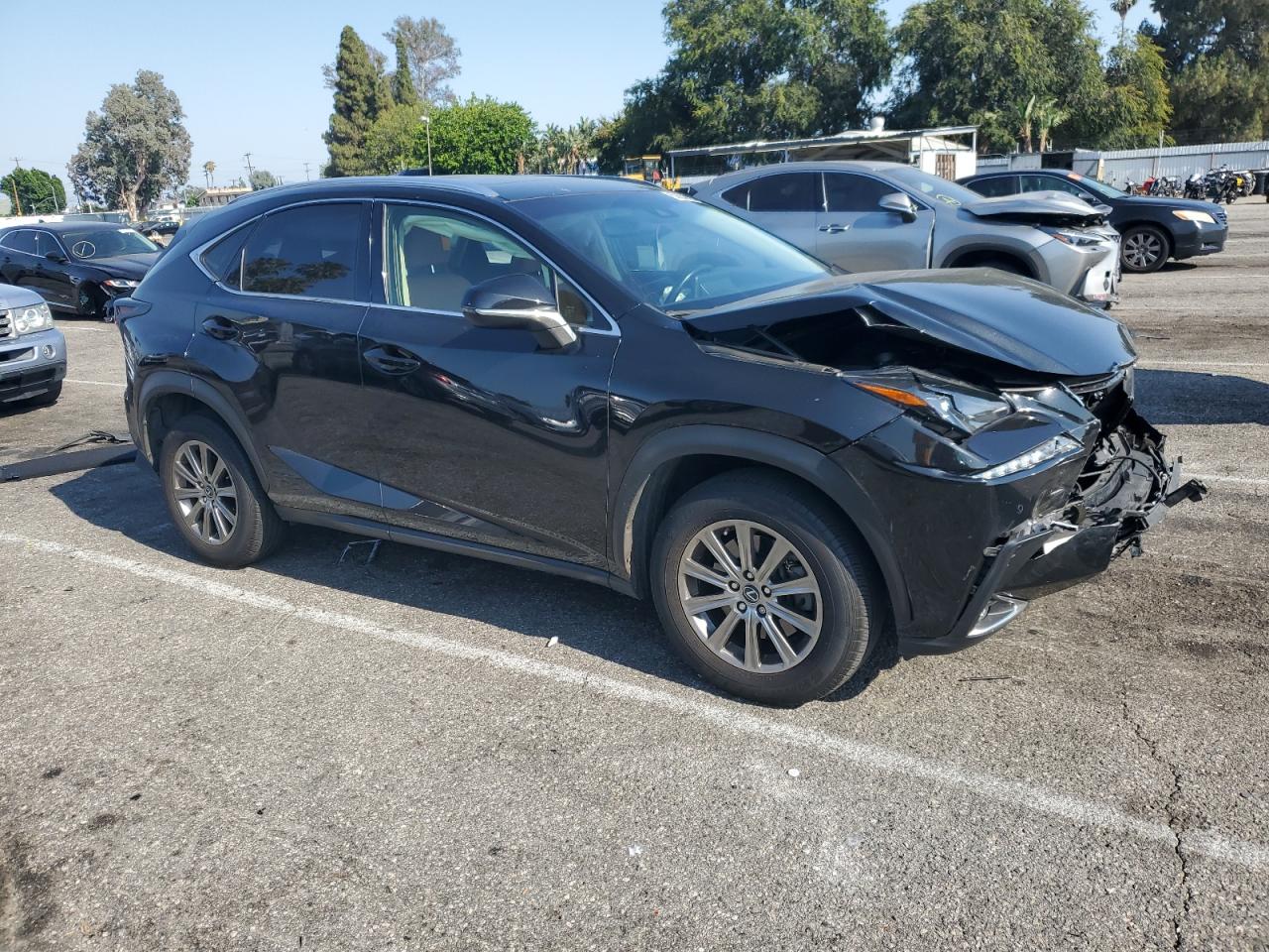 LEXUS NX 2018 VIN JTJYARBZ6J2086532 фото 4
