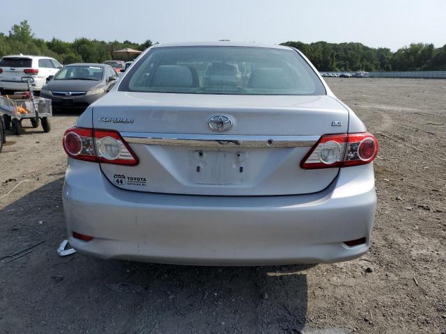 Седаны TOYOTA COROLLA 2013 Серебристый