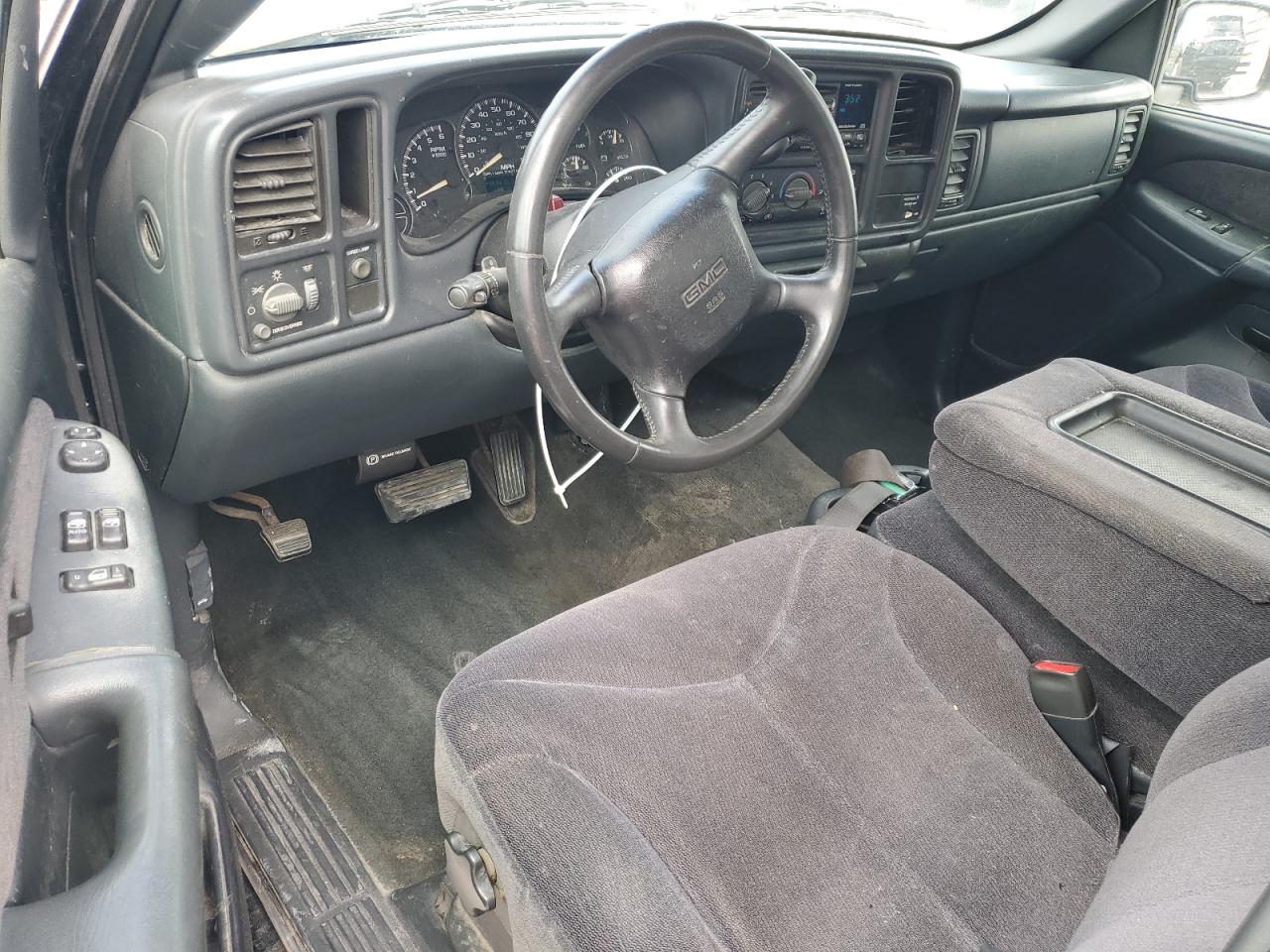 2002 GMC New Sierra C1500 VIN: 1GTEC14V52Z113059 Lot: 63058415