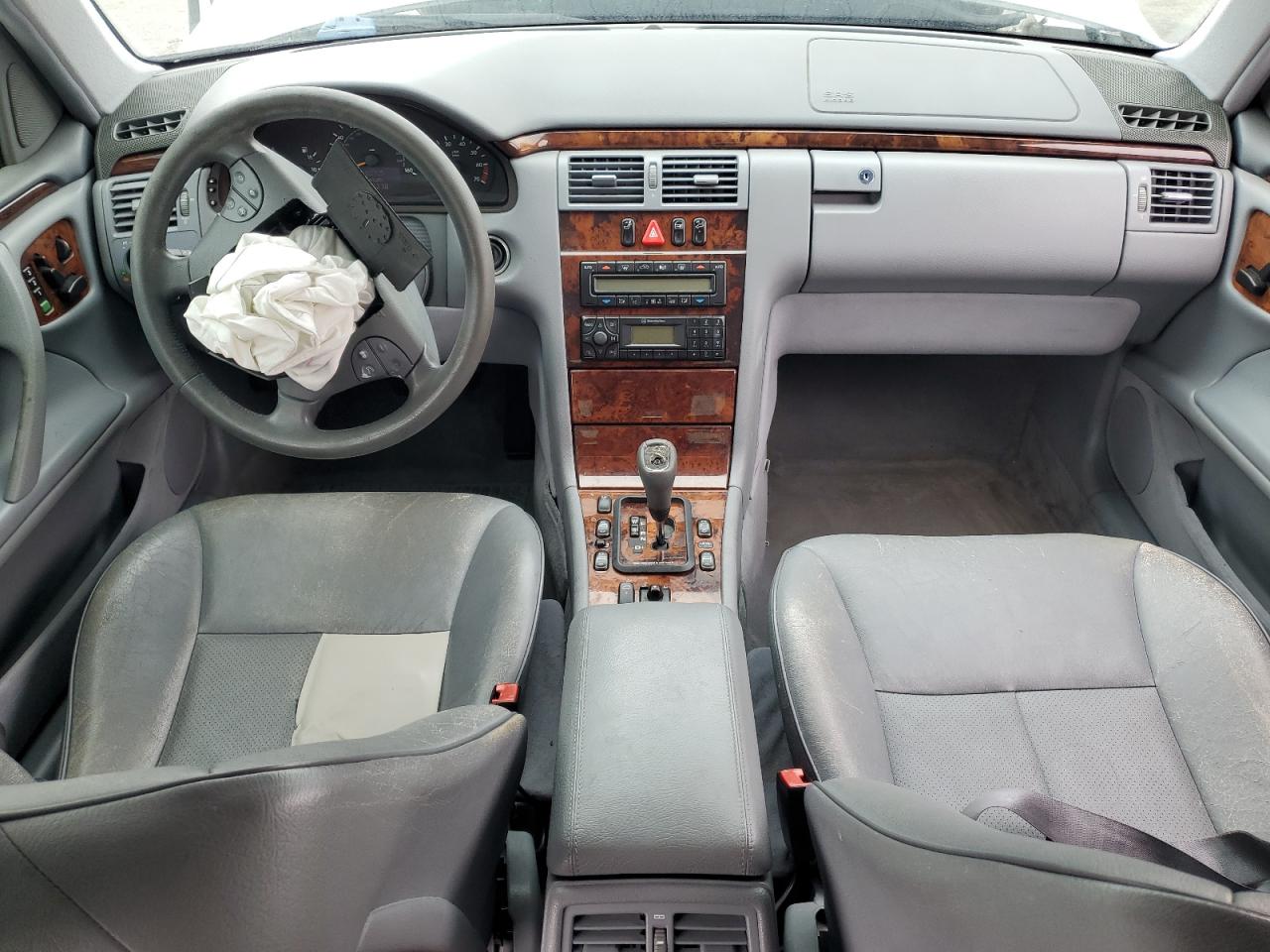 2000 Mercedes-Benz E 320 VIN: WDBJF65J2YB148009 Lot: 61628865