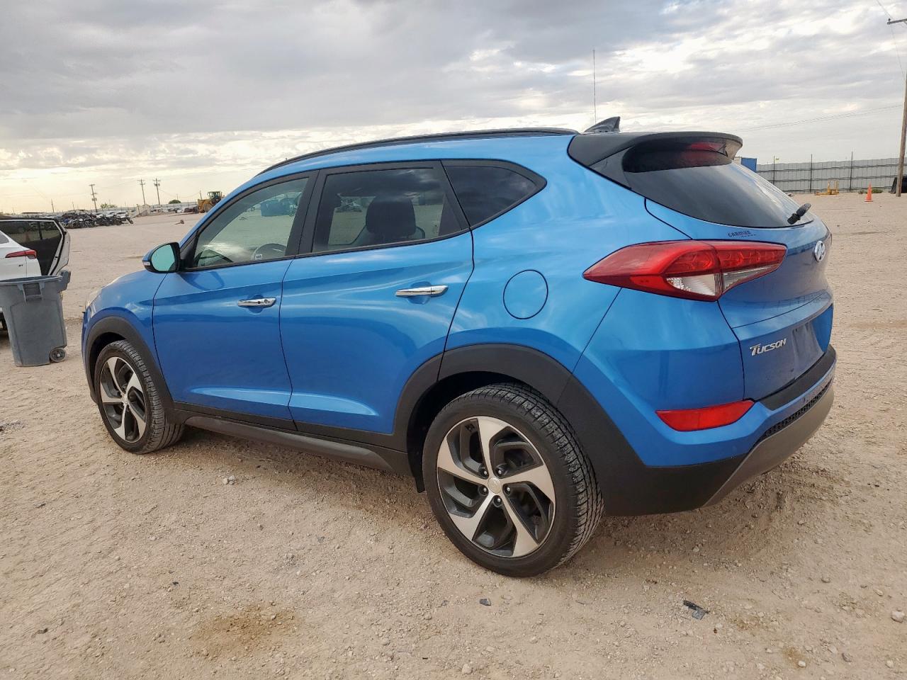 HYUNDAI TUCSON 2016 VIN KM8J33A22GU182618 фото 2
