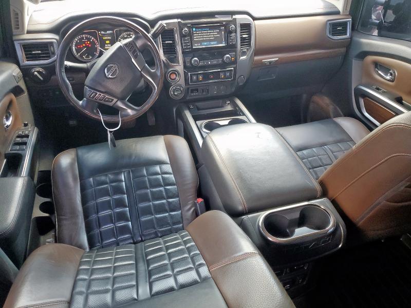 Pickups NISSAN TITAN 2016 Biały