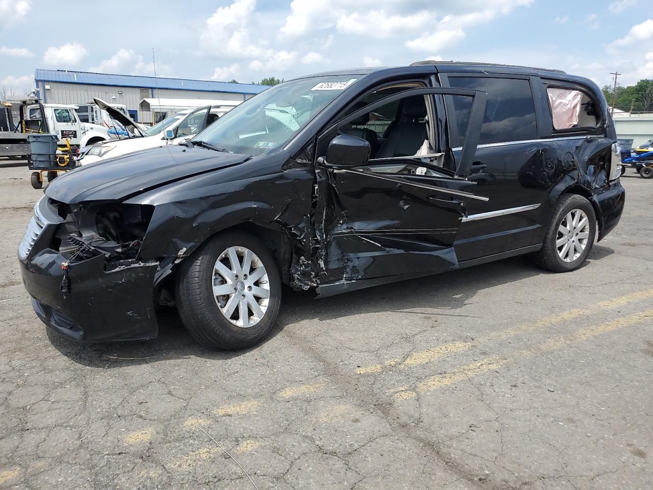 2015 Chrysler Town & Country Touring VIN: 2C4RC1BGXFR637345 Lot: 62662715