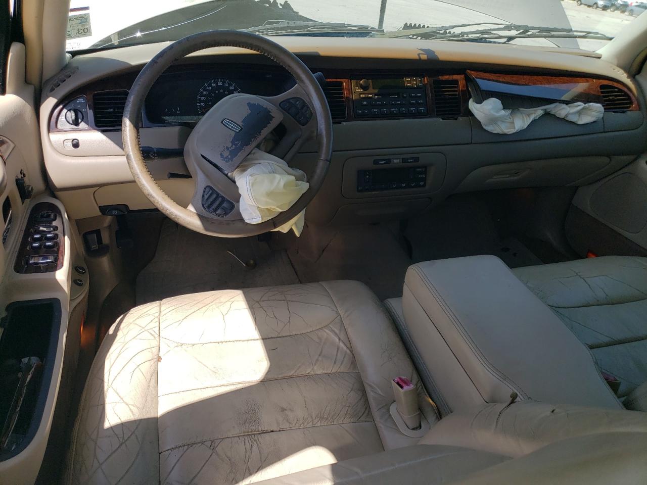 2000 Lincoln Town Car Signature VIN: 1LNHM82W6YY772003 Lot: 61657215