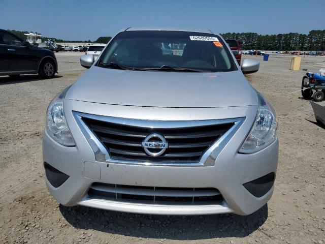 Седаны NISSAN VERSA 2016 Серебристый