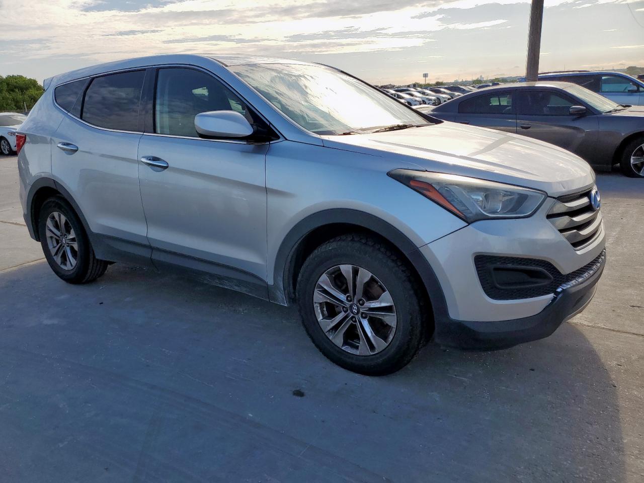 HYUNDAI SANTA FE 2016 VIN 5XYZTDLB2GG338832 фото 4
