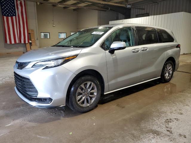 TOYOTA SIENNA LE 2022