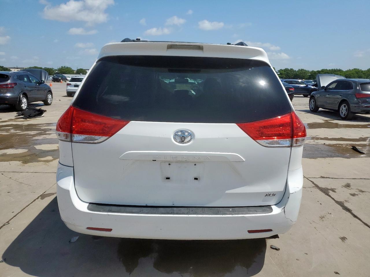 2011 Toyota Sienna Xle VIN: 5TDYK3DC9BS058577 Lot: 61392675