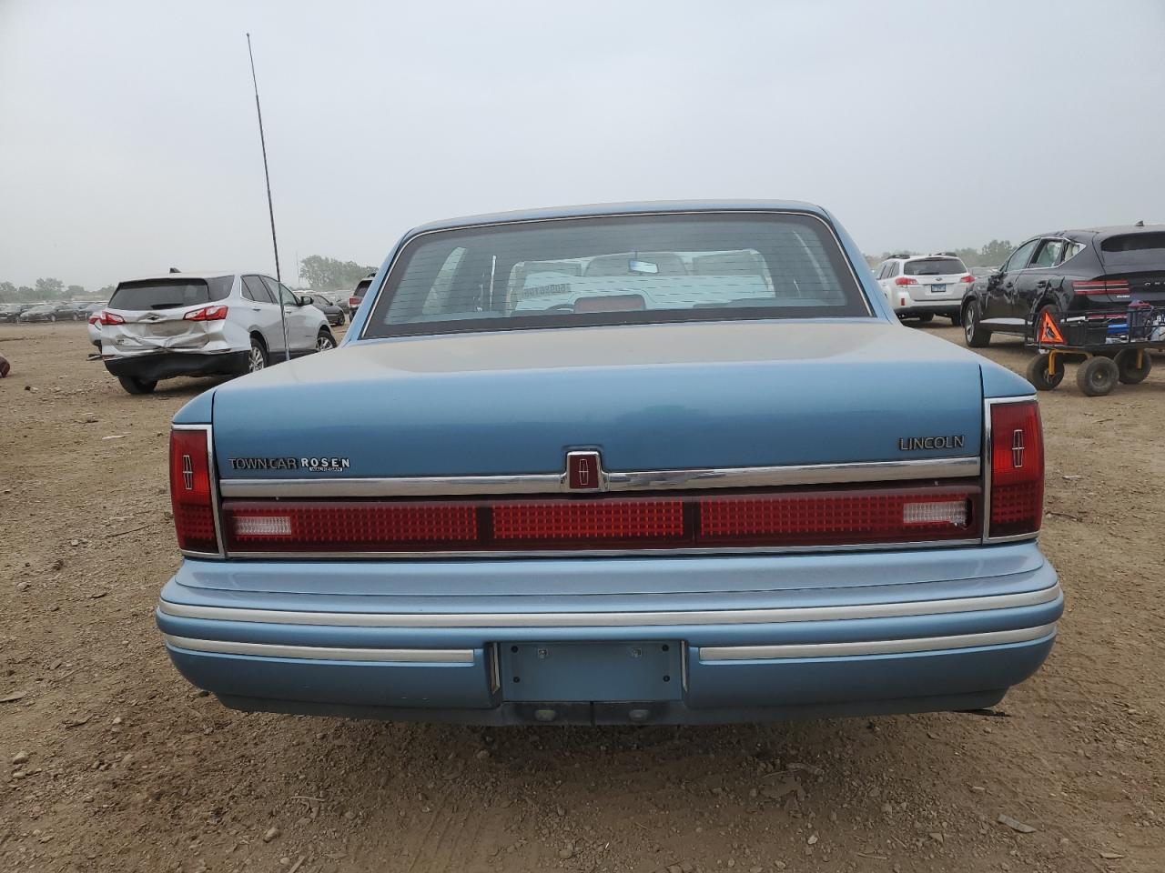 1993 Lincoln Town Car Executive VIN: 1LNLM81W7PY703315 Lot: 60986195