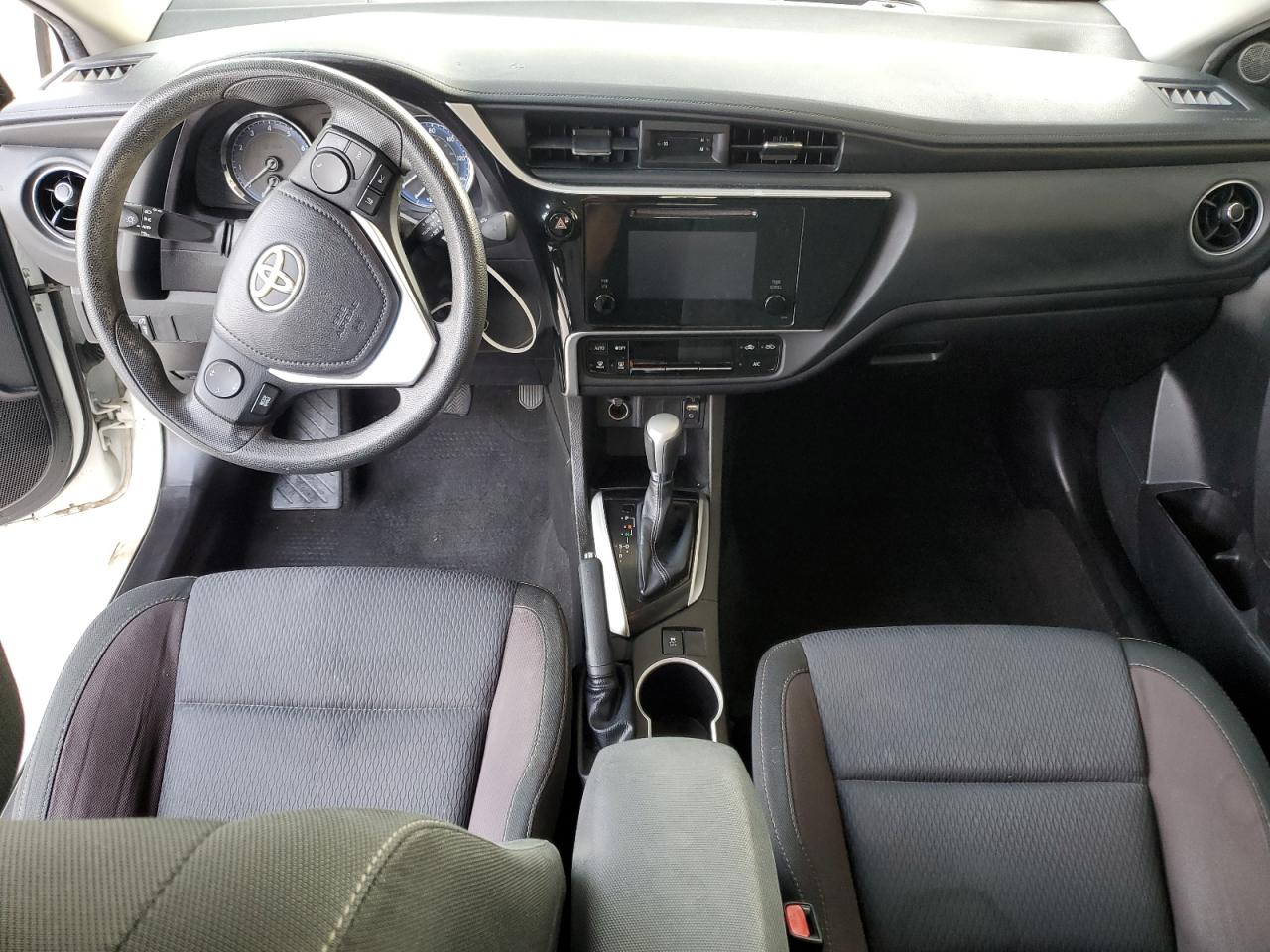 2018 Toyota Corolla L VIN: 5YFBURHE3JP832022 Lot: 62708025